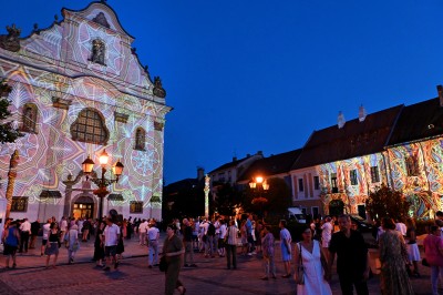 Fényfestés a nyitókoncert után